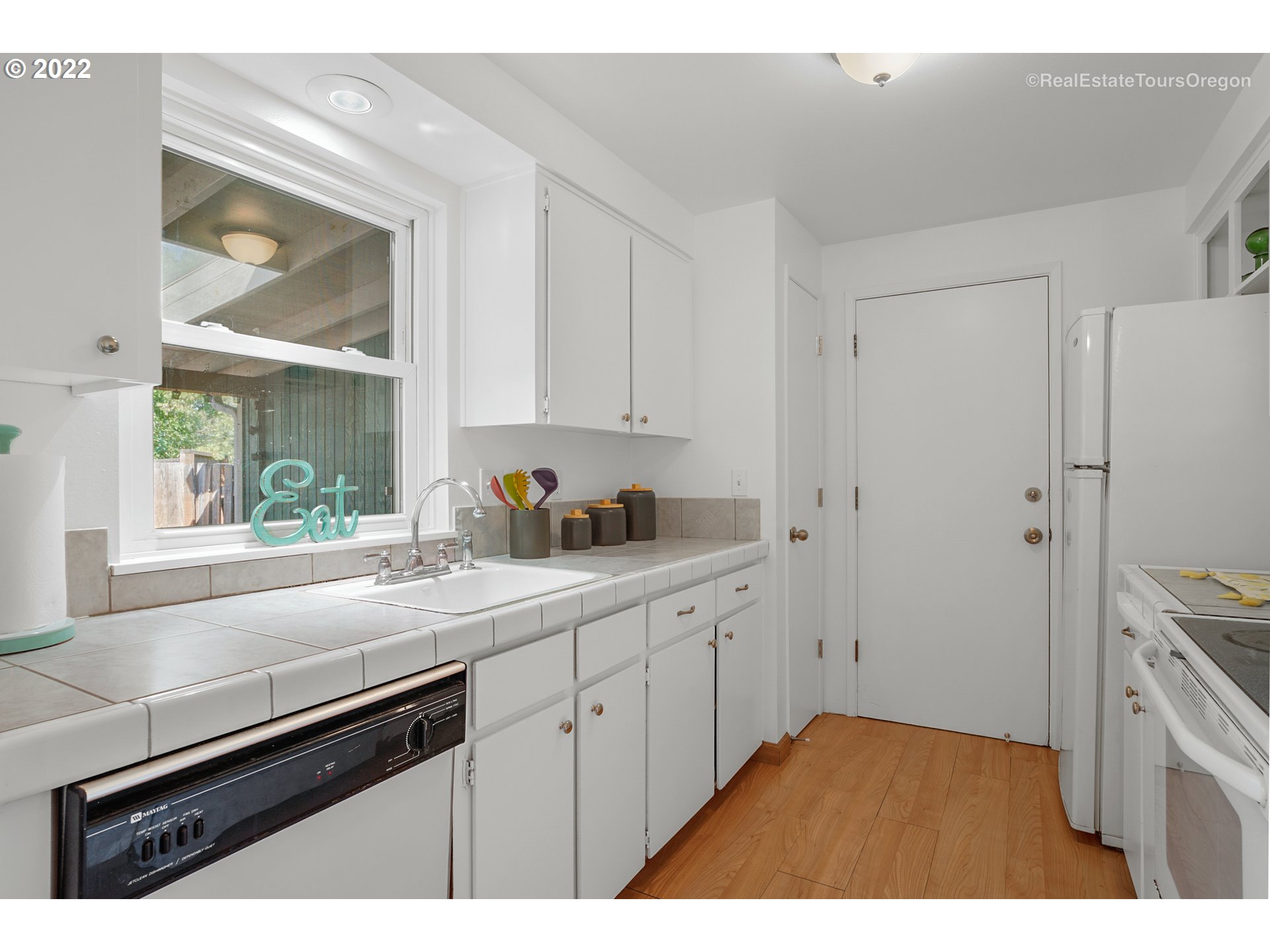 7624 Southwest Taylors Ferry Road Portland, OR 97223 - Photo 13 of 31 Gallery Image 13