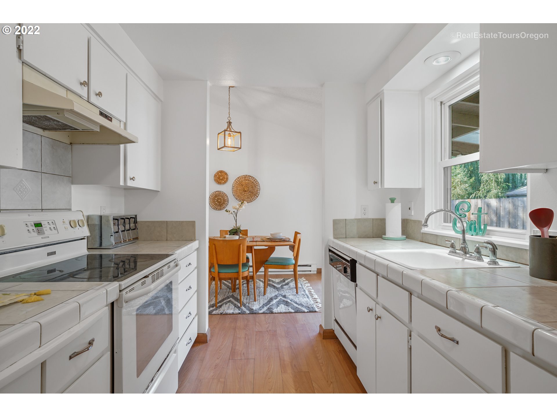 7624 Southwest Taylors Ferry Road Portland, OR 97223 - Photo 14 of 31 Gallery Image 14