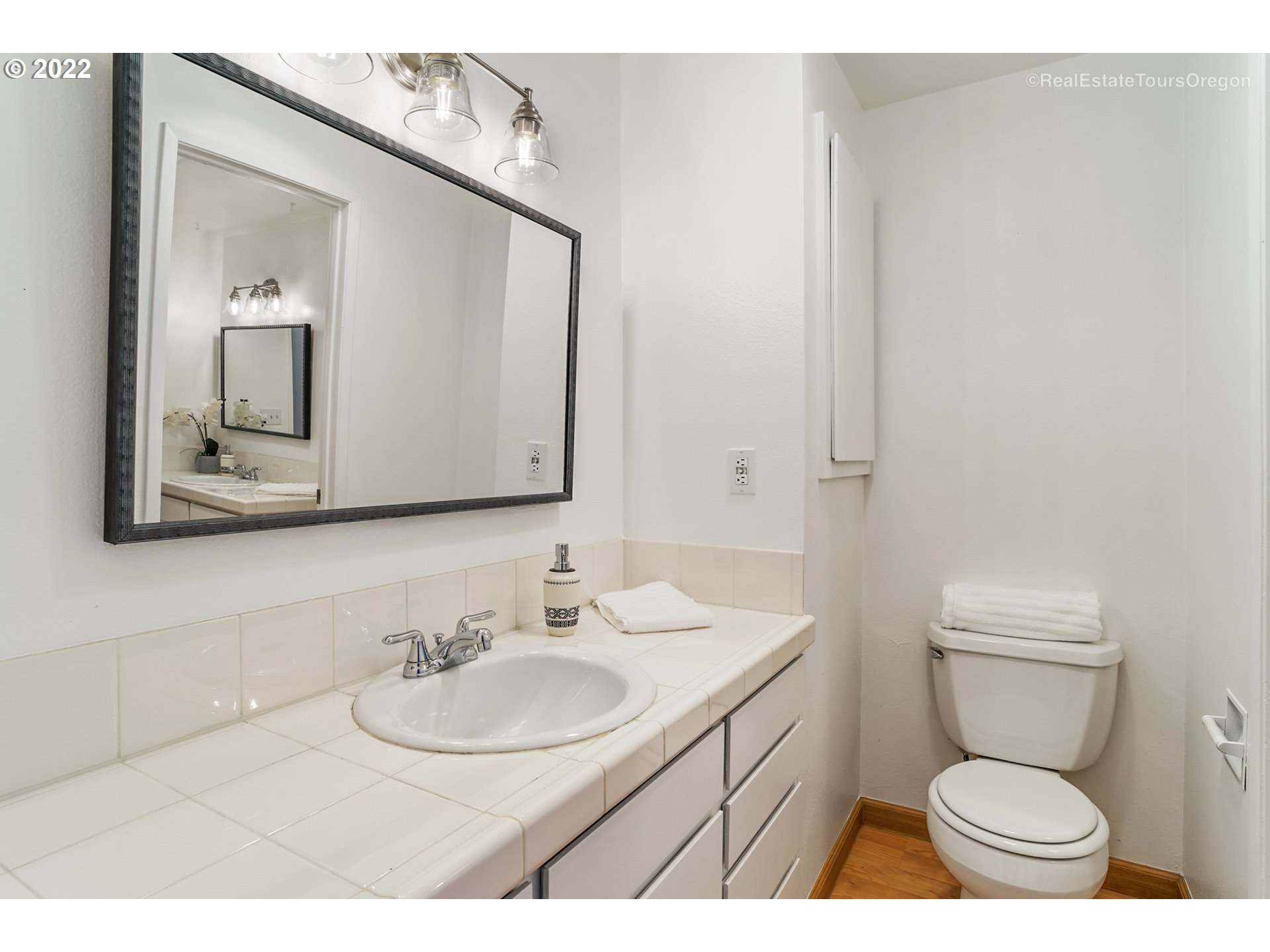 7624 Southwest Taylors Ferry Road Portland, OR 97223 - Photo 19 of 31 Gallery Image 19