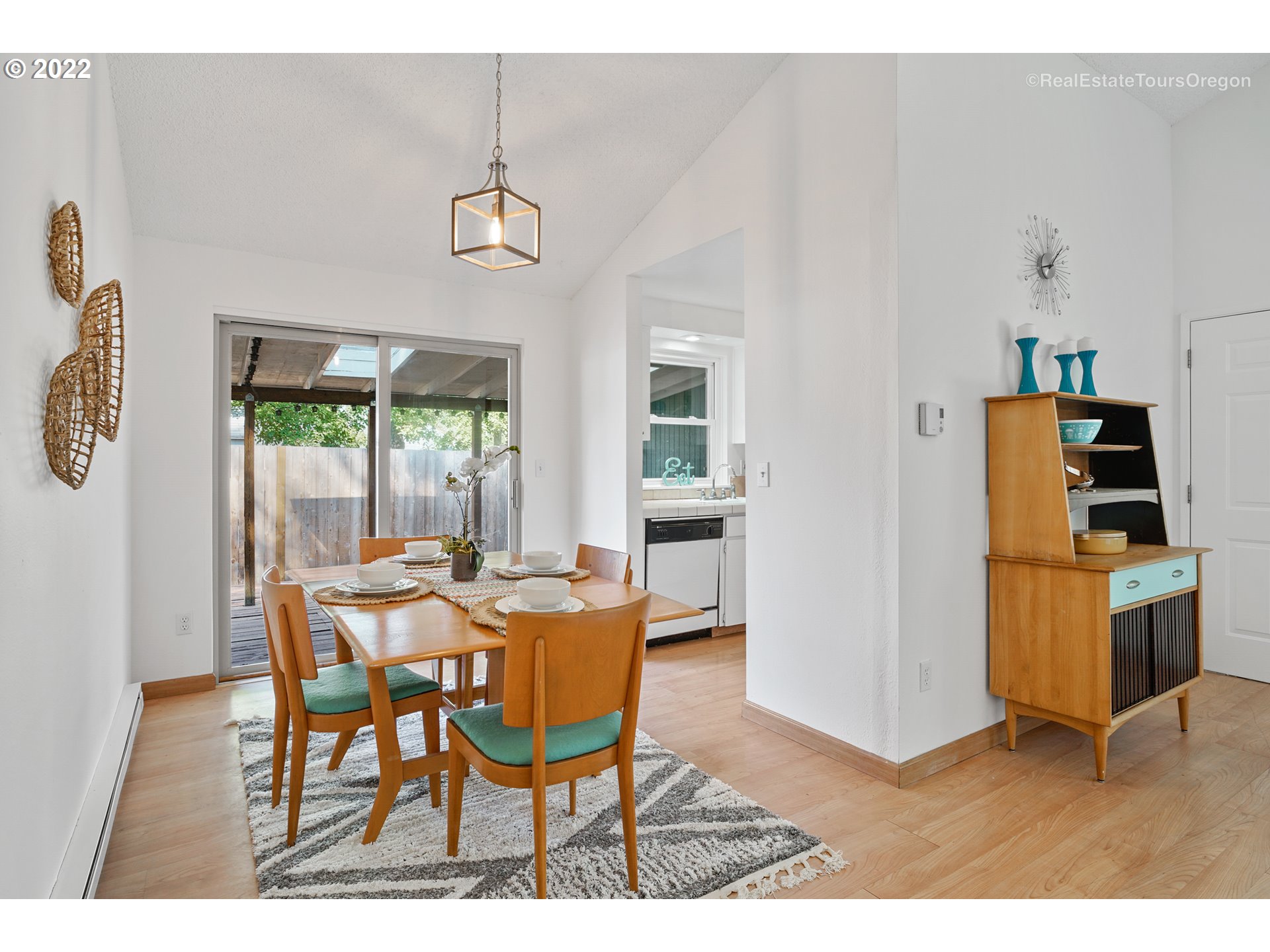7624 Southwest Taylors Ferry Road Portland, OR 97223 - Photo 9 of 31 Gallery Image 9