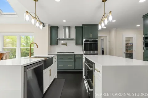$1,020,000 | 4042 Broadmoor Circle, Naperville, IL 60564