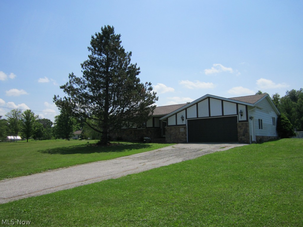 13701 Radcliffe Road Chardon, OH 44024 - Photo 1 of 25