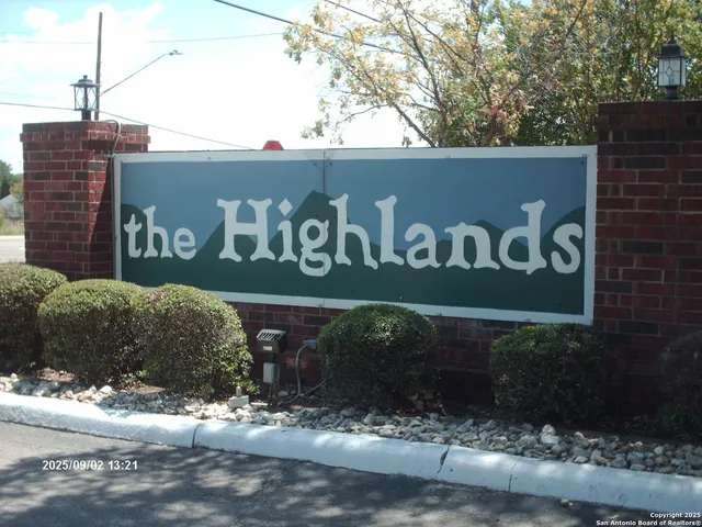 a sign broad on the side of a building