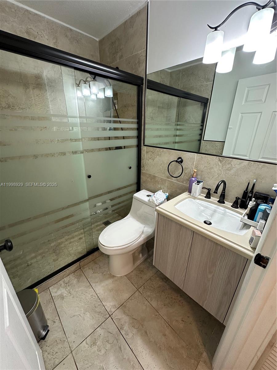 5923 Southwest 147th Place Miami, FL 33193 - Photo 13 of 35