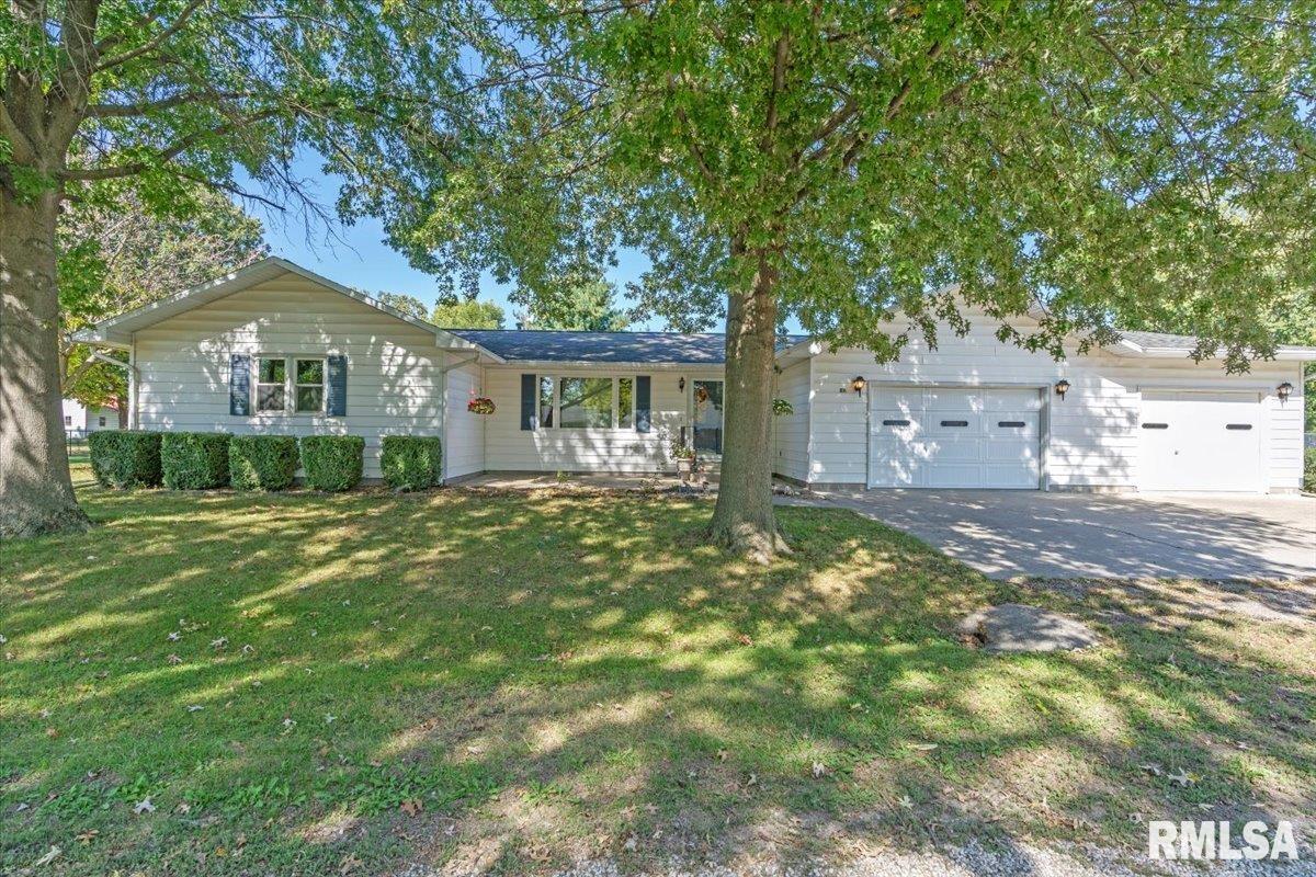 211 West Oak Street Palmyra, IL 62674 - Photo 1 of 36