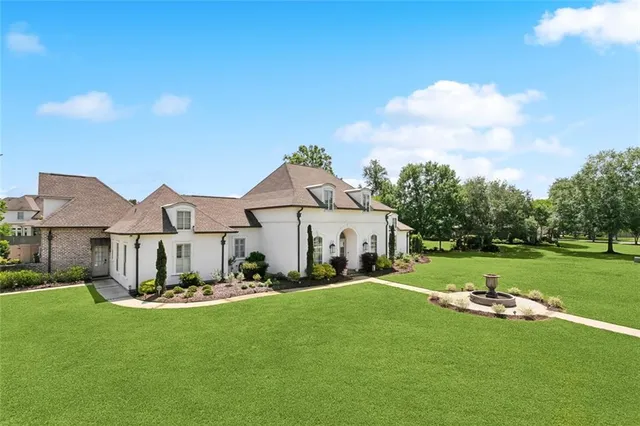 $1,375,000 | 109 Tchefuncta S Drive, Covington, LA 70433