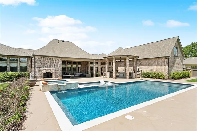 $1,375,000 | 109 Tchefuncta S Drive, Covington, LA 70433