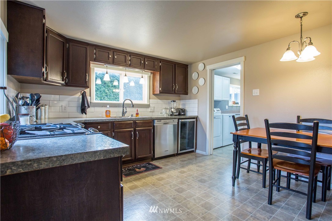853 West Larson Road Bellingham, WA 98226 - Photo 3 of 29