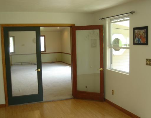 8444 Bull Creek Road Tarentum, PA 15084 - Photo 9 of 17 Living Room.