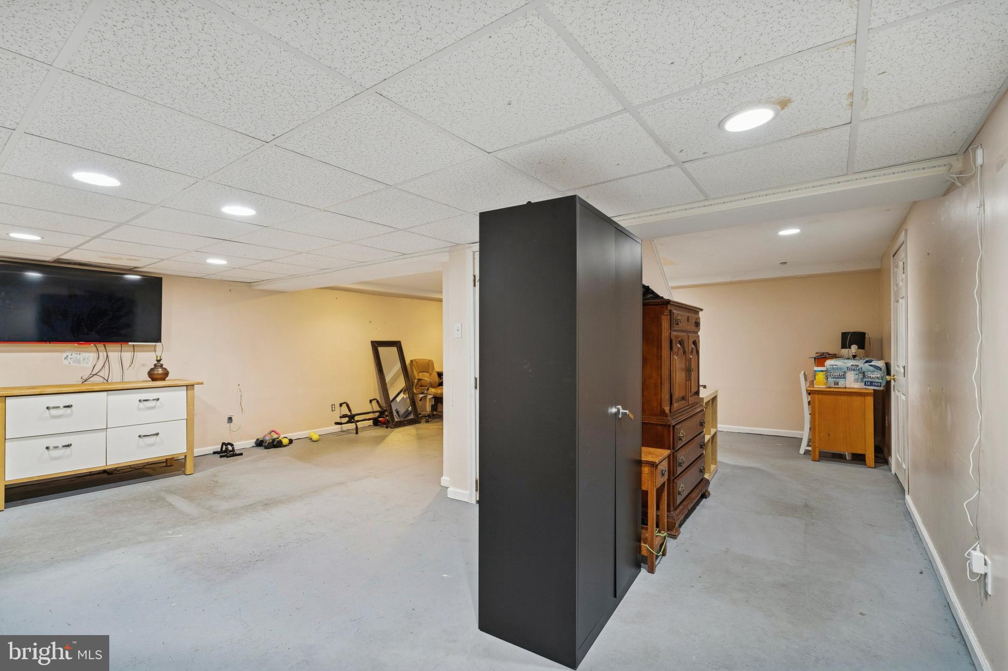 145 Merrybrook Drive Havertown, PA 19083 - Photo 23 of 29 a view of a livingroom with furniture