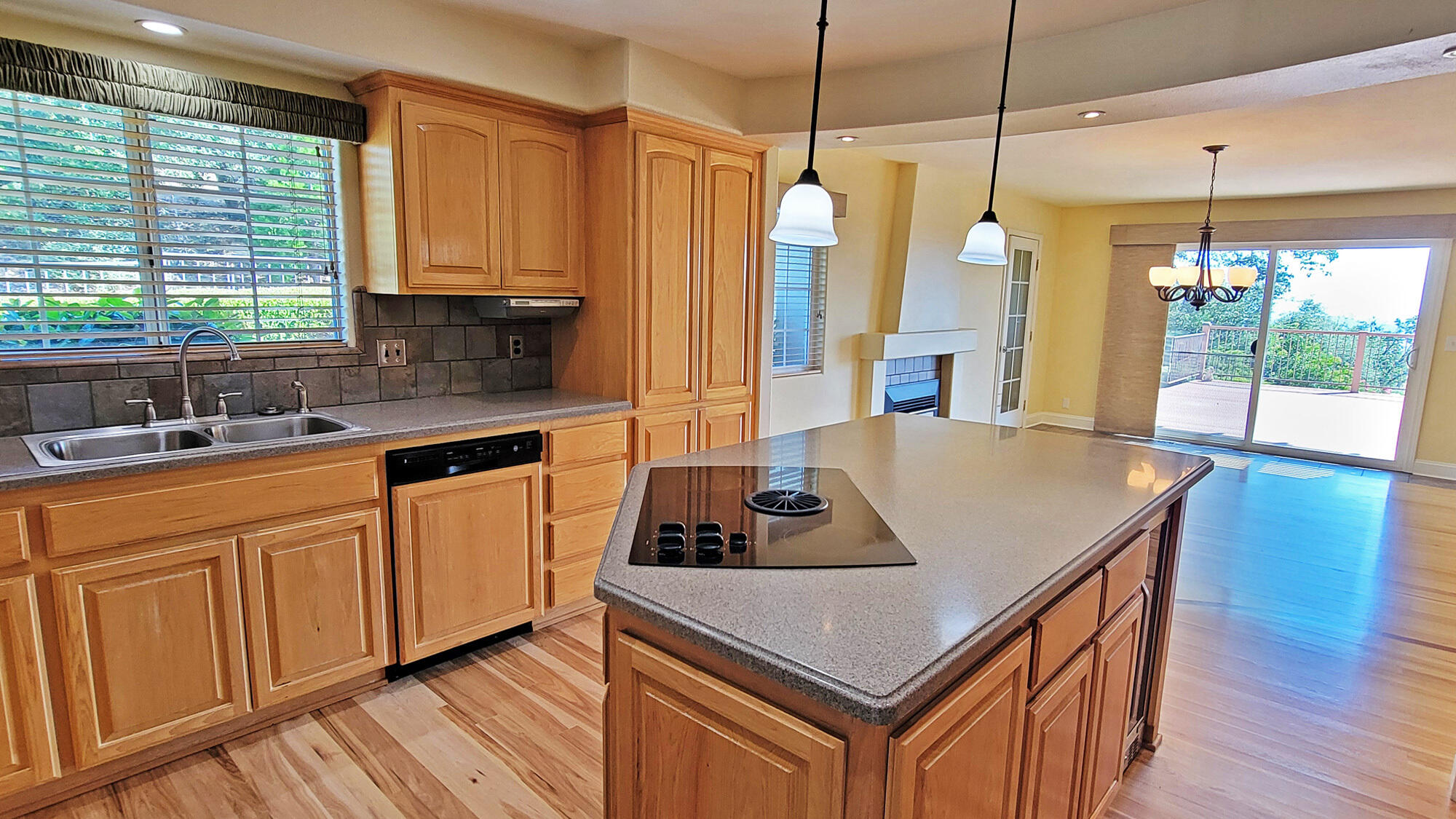 15723 Highland Point Way Redding, CA 96001 - Photo 5 of 40 kit1