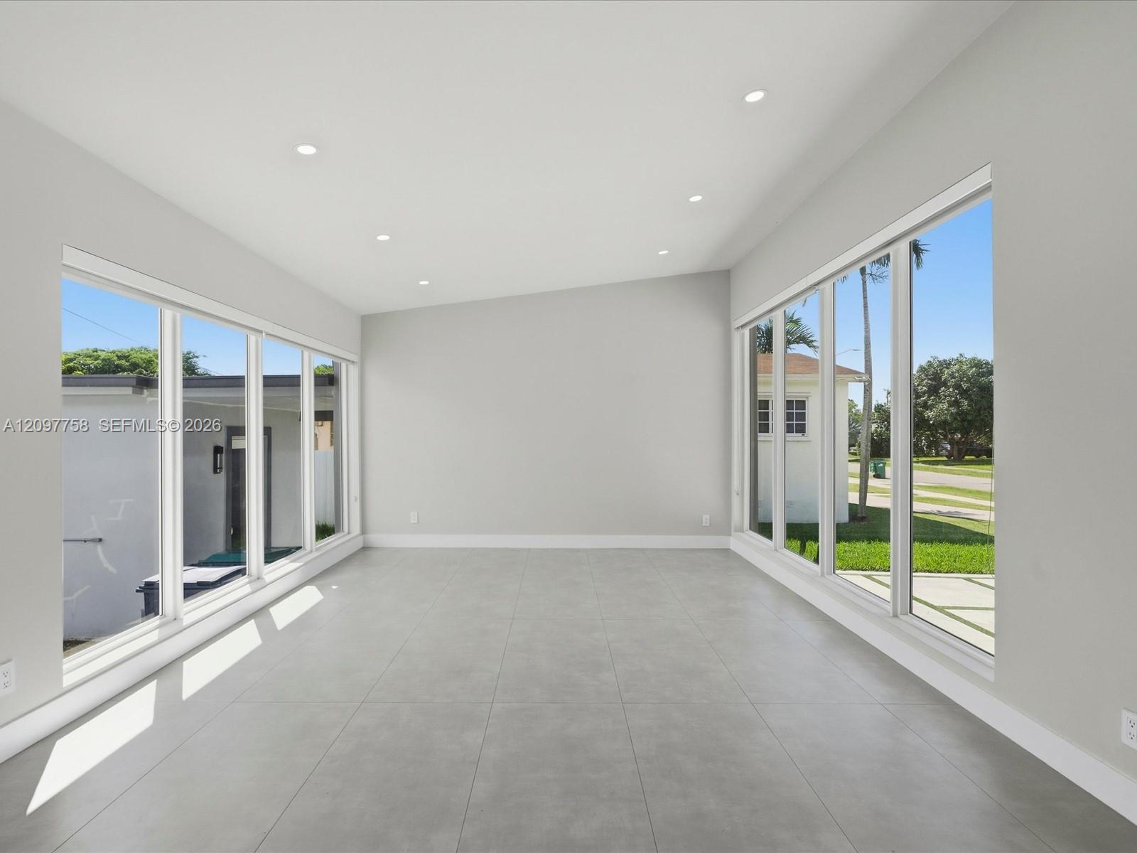 8440 Southwest 34th Terrace Miami, FL 33155 - Photo 4 of 69 Gallery Image 4