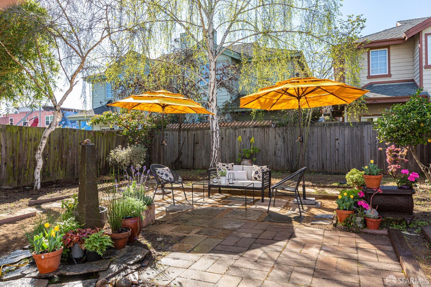 1429 Chestnut Street Oakland, CA 94607 - Photo 10 of 20 a garden view with a seating space