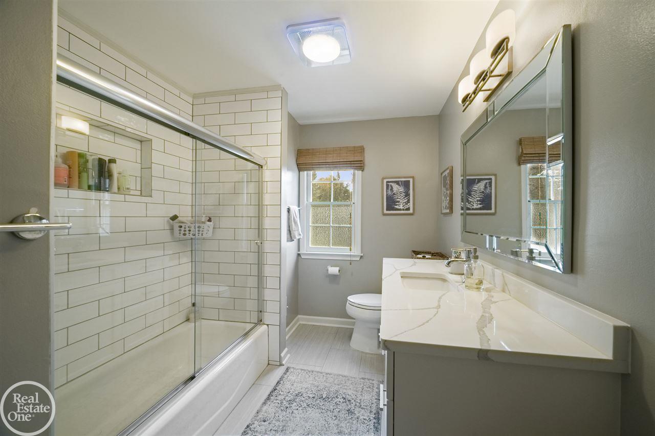 136 Moran Road Grosse Pointe, MI 48236 - Photo 32 of 51 50028565-31.JPG