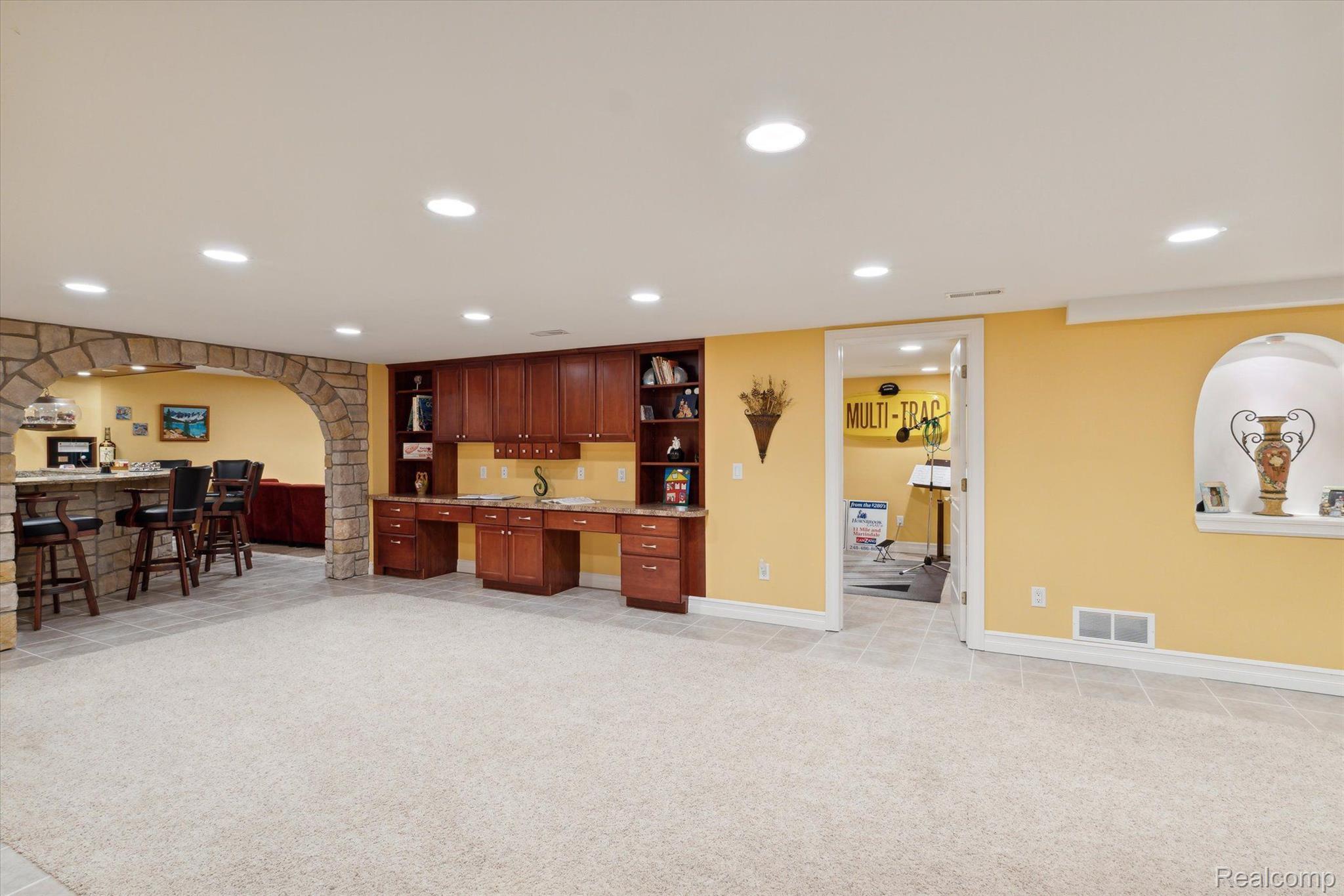 18887 Van Road Livonia, MI 48152 - Photo 43 of 78 Gallery Image 43