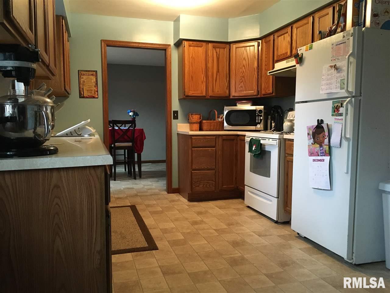 1706 Cardinal Way Macomb, IL 61455 - Photo 6 of 14 Gallery Image 6