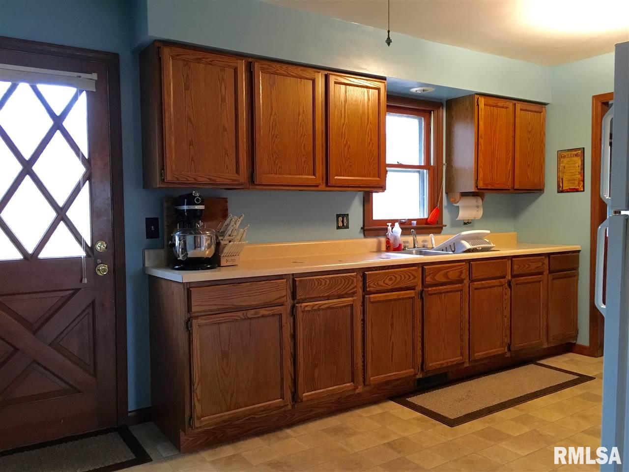1706 Cardinal Way Macomb, IL 61455 - Photo 7 of 14 Gallery Image 7