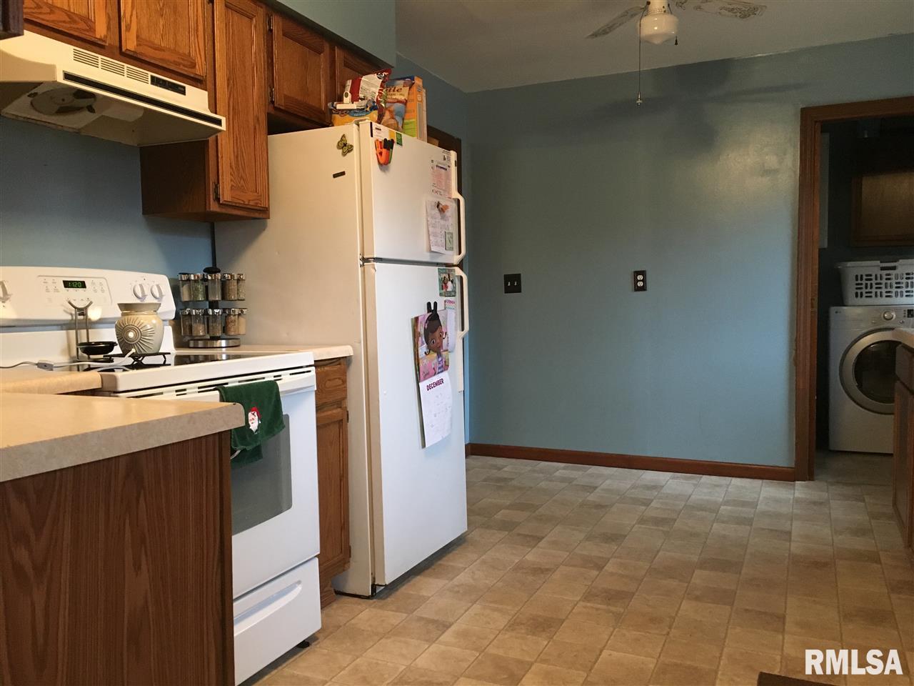 1706 Cardinal Way Macomb, IL 61455 - Photo 8 of 14 Gallery Image 8