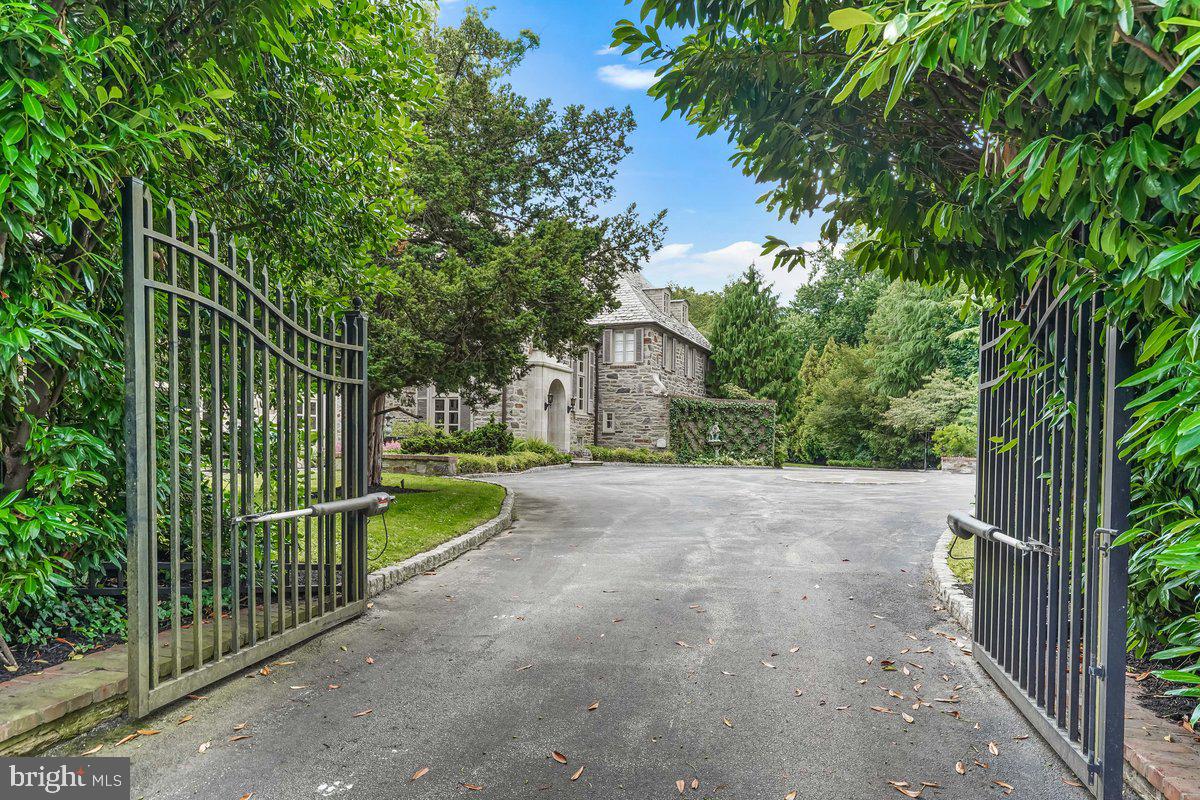 616 Clothier Road Wynnewood, PA 19096 - Photo 3 of 59