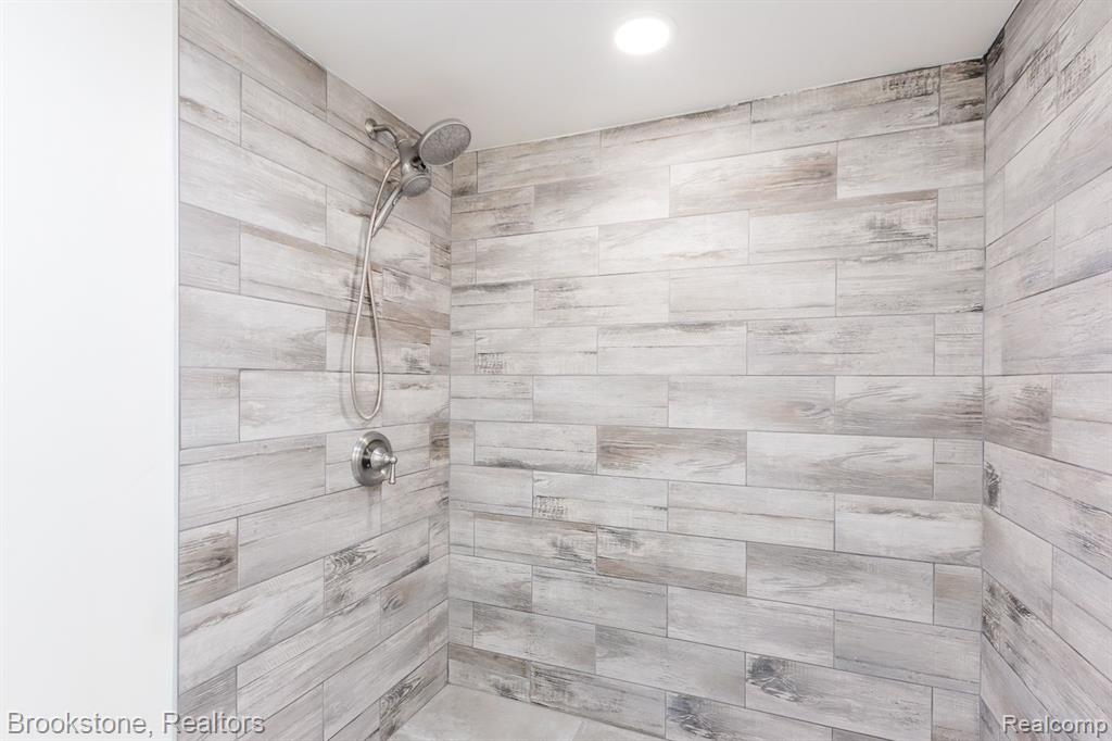 406 5th Street Fenton, MI 48430 - Photo 33 of 43 Gallery Image 33
