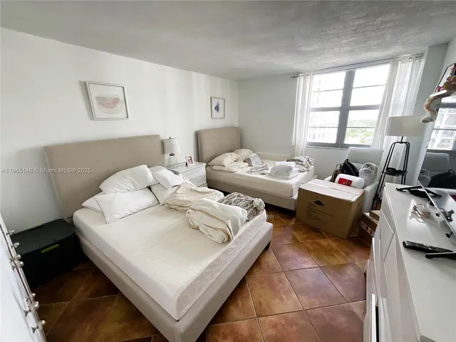 $4,000 | 5701 Collins Avenue, Unit 1201, Miami Beach, FL 33140