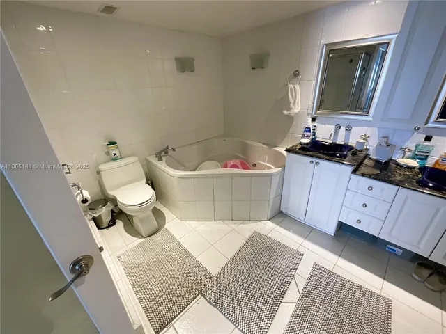 $4,000 | 5701 Collins Avenue, Unit 1201, Miami Beach, FL 33140