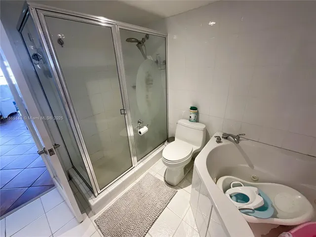 $4,000 | 5701 Collins Avenue, Unit 1201, Miami Beach, FL 33140