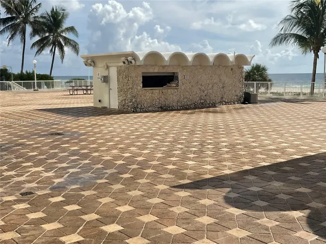 $4,000 | 5701 Collins Avenue, Unit 1201, Miami Beach, FL 33140