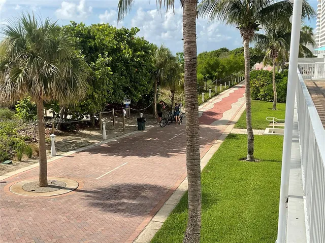 $4,000 | 5701 Collins Avenue, Unit 1201, Miami Beach, FL 33140