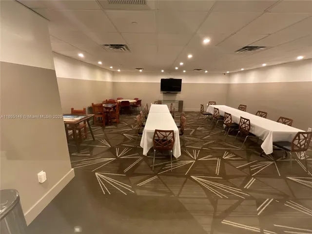 $4,000 | 5701 Collins Avenue, Unit 1201, Miami Beach, FL 33140