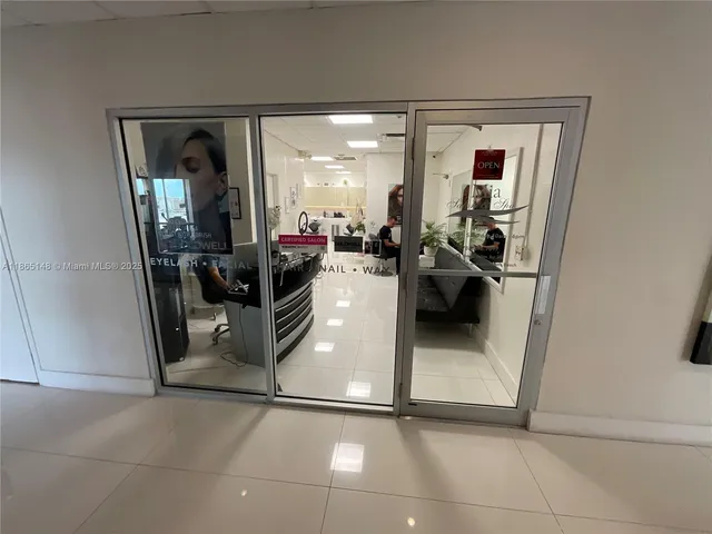 $4,000 | 5701 Collins Avenue, Unit 1201, Miami Beach, FL 33140