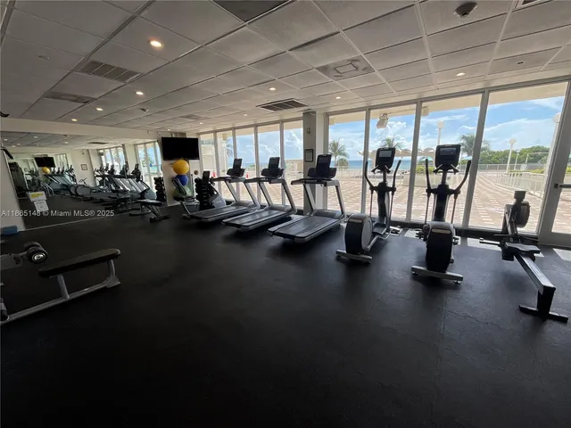 $4,000 | 5701 Collins Avenue, Unit 1201, Miami Beach, FL 33140