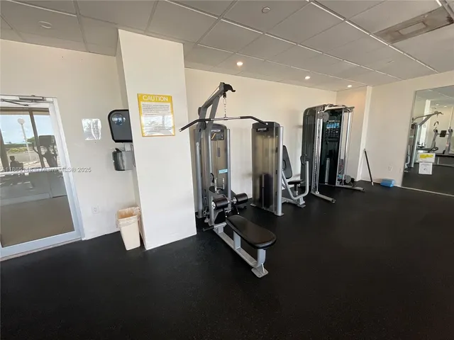 $4,000 | 5701 Collins Avenue, Unit 1201, Miami Beach, FL 33140