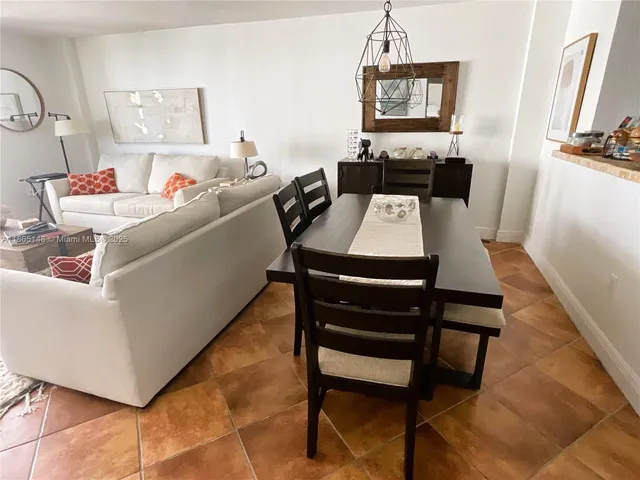 $4,000 | 5701 Collins Avenue, Unit 1201, Miami Beach, FL 33140