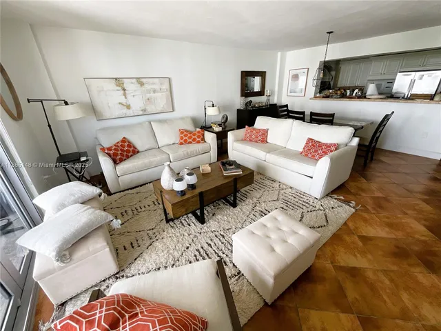 $4,000 | 5701 Collins Avenue, Unit 1201, Miami Beach, FL 33140