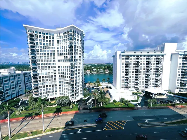 $4,000 | 5701 Collins Avenue, Unit 1201, Miami Beach, FL 33140