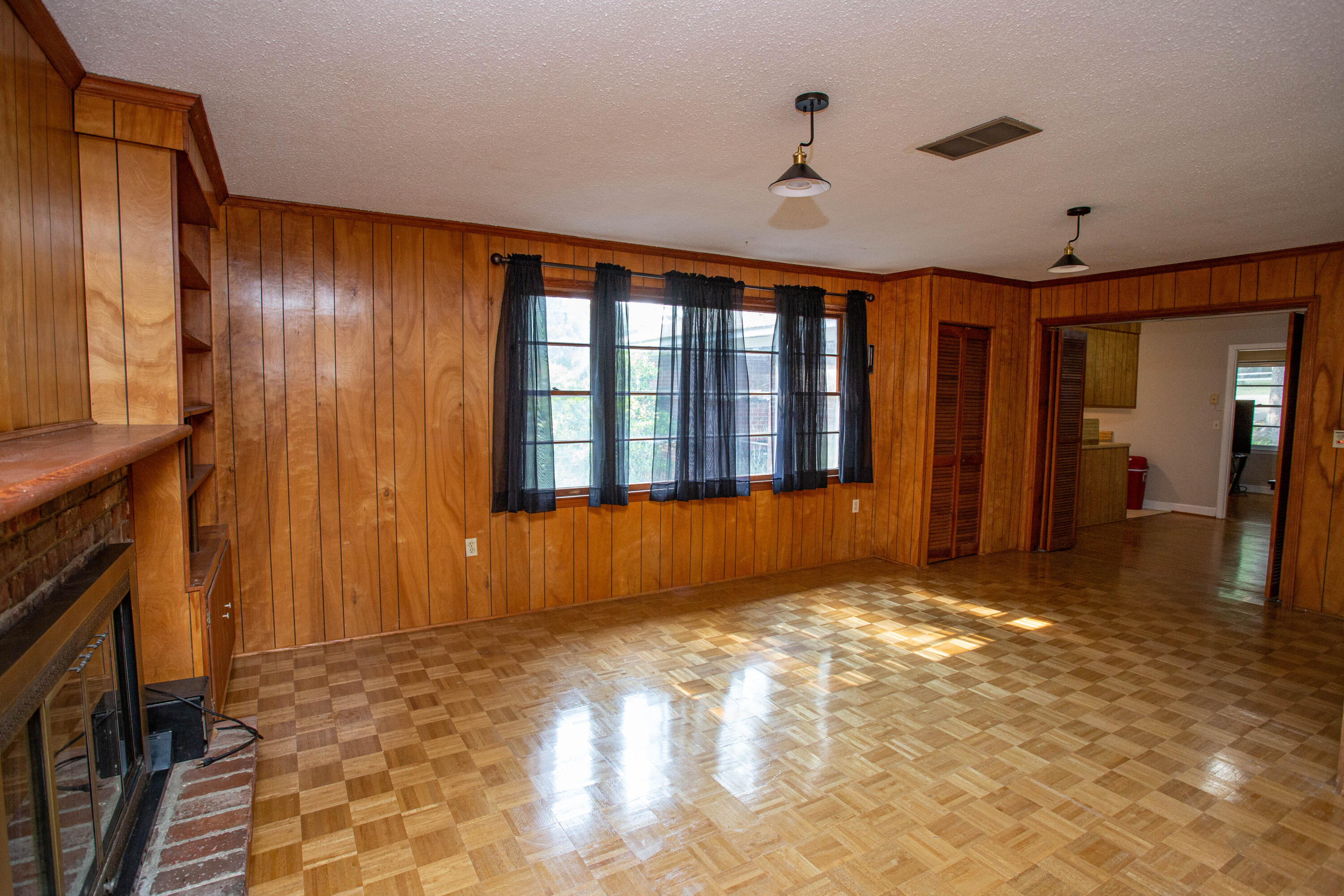 5450 Oakcrest Road Sumter, SC 29154 - Photo 31 of 38 living room