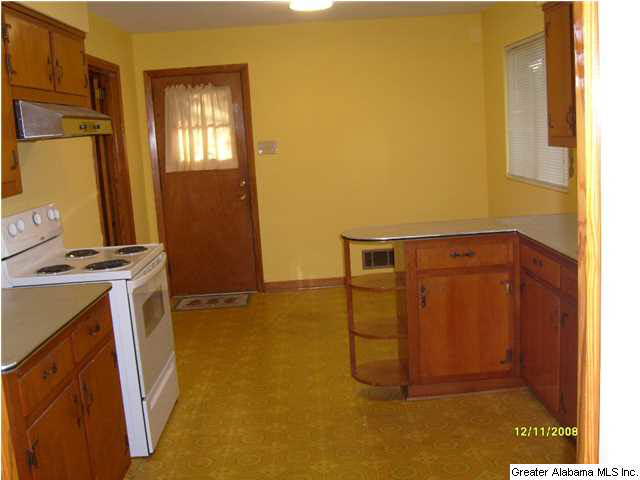 505 Ridgewood Avenue Fairfield, AL 35064 - Photo 3 of 12