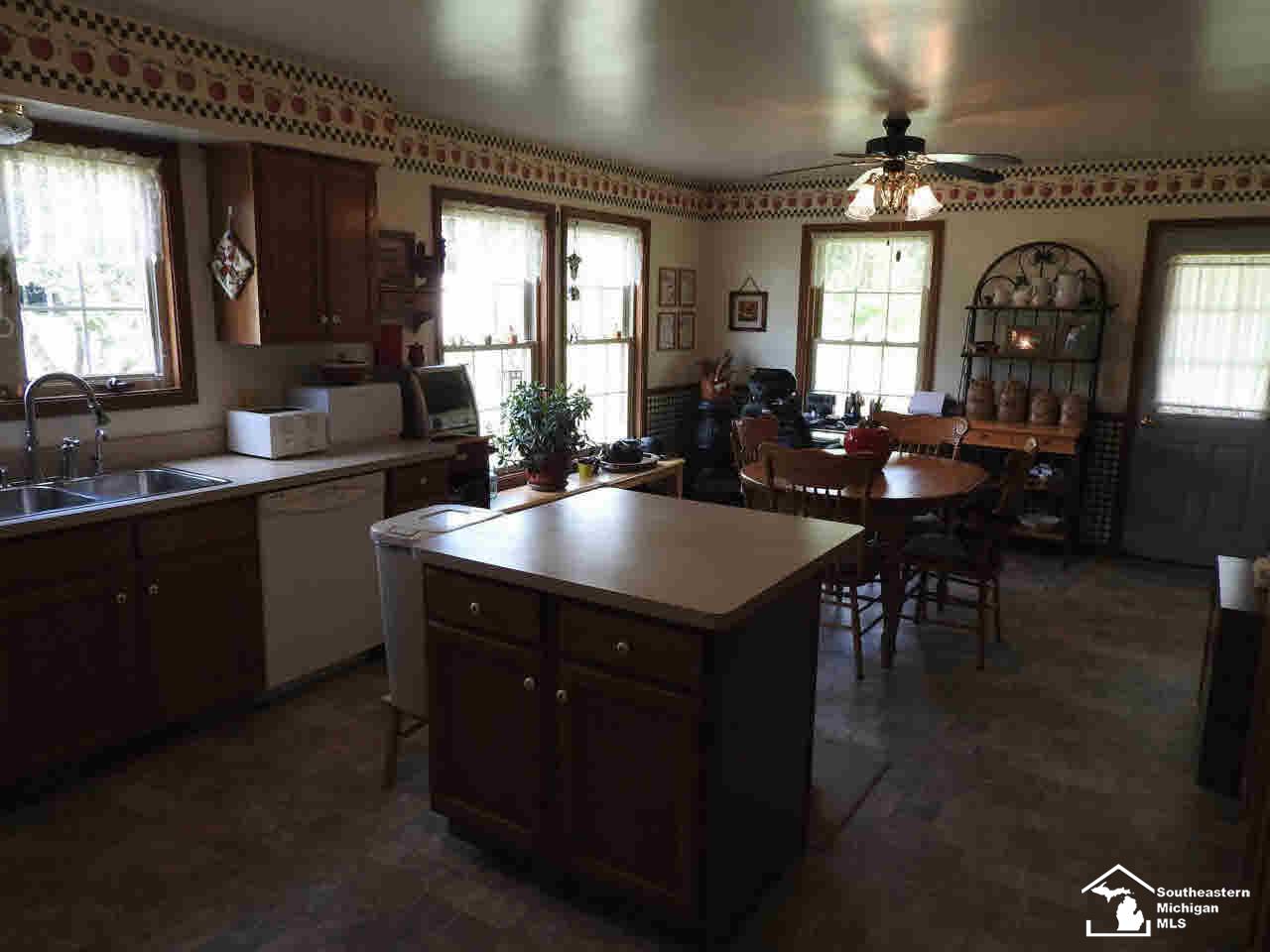 12345 Capernall Road Carleton, MI 48117 - Photo 4 of 23