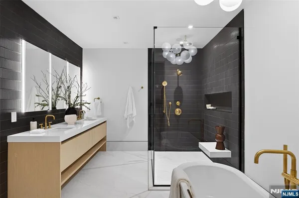 $2,350,000 | 16-18 Paris Avenue, Unit 3, Northvale, NJ 07647