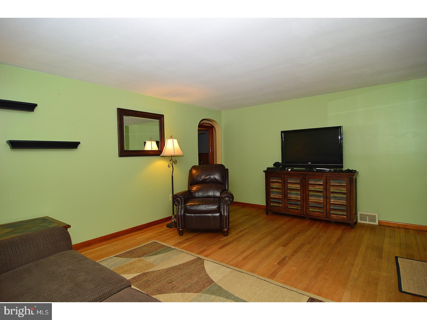 607 Clair Street Reading, PA 19607 - Photo 4 of 19