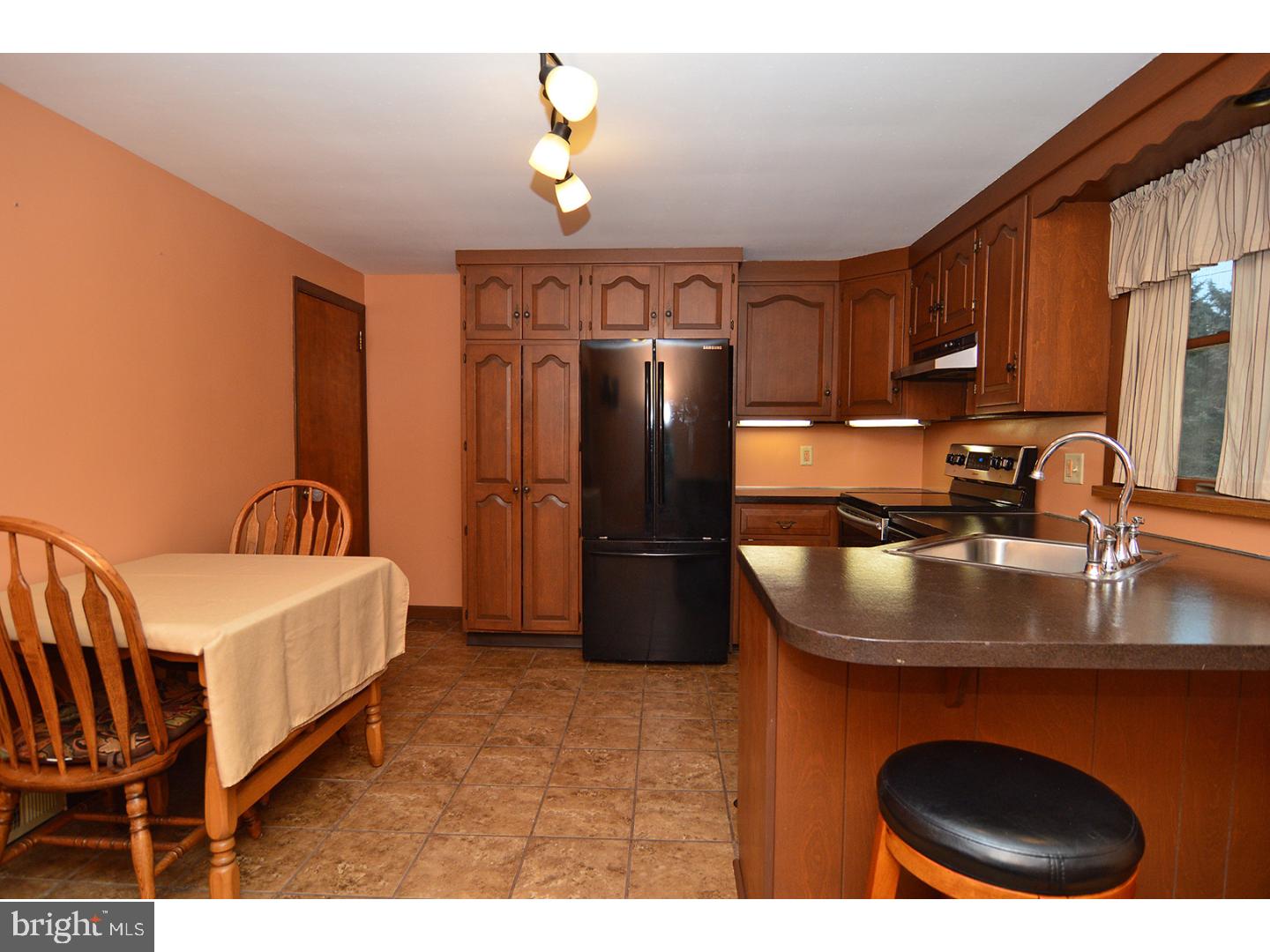 607 Clair Street Reading, PA 19607 - Photo 5 of 19