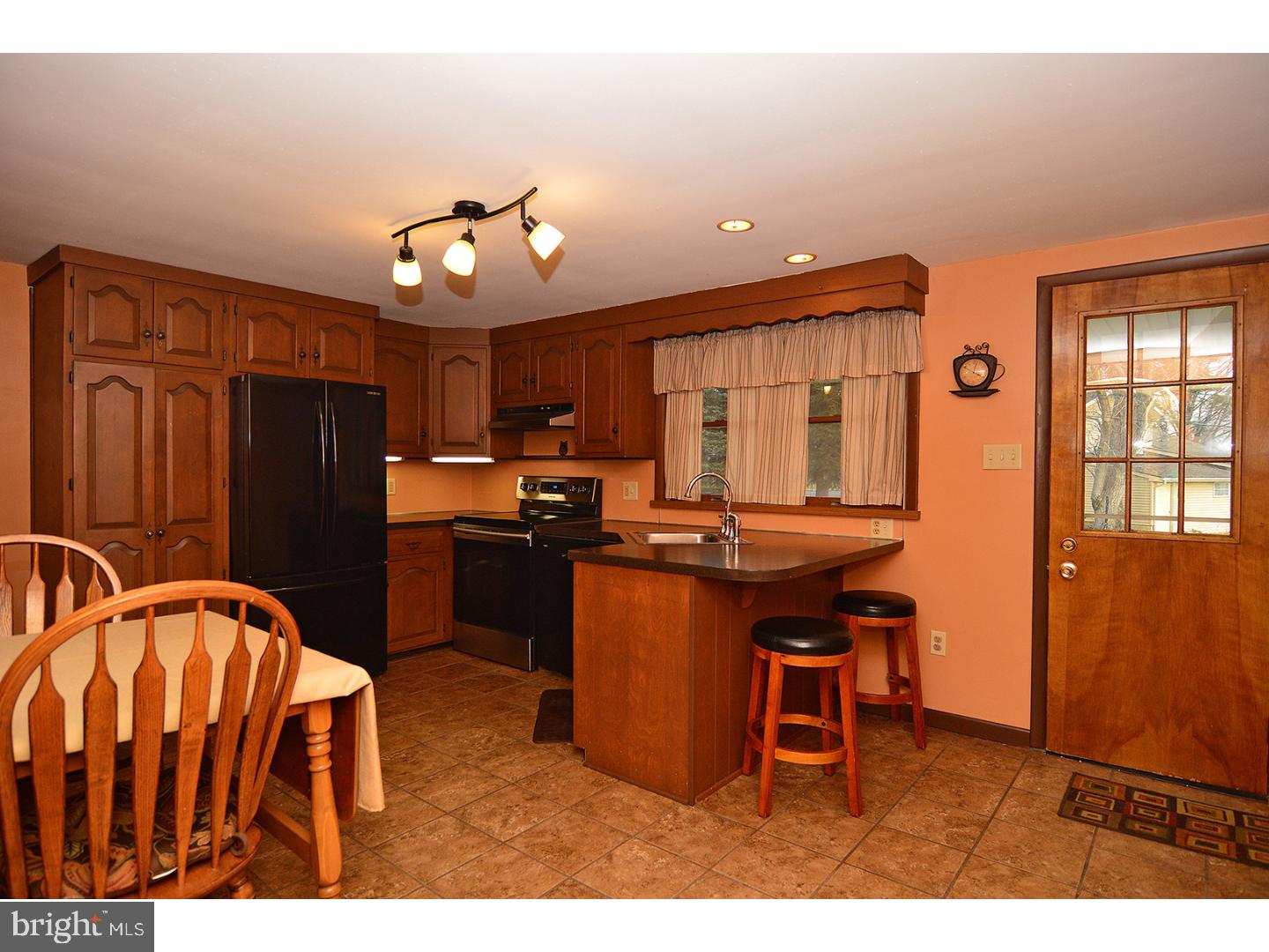 607 Clair Street Reading, PA 19607 - Photo 6 of 19