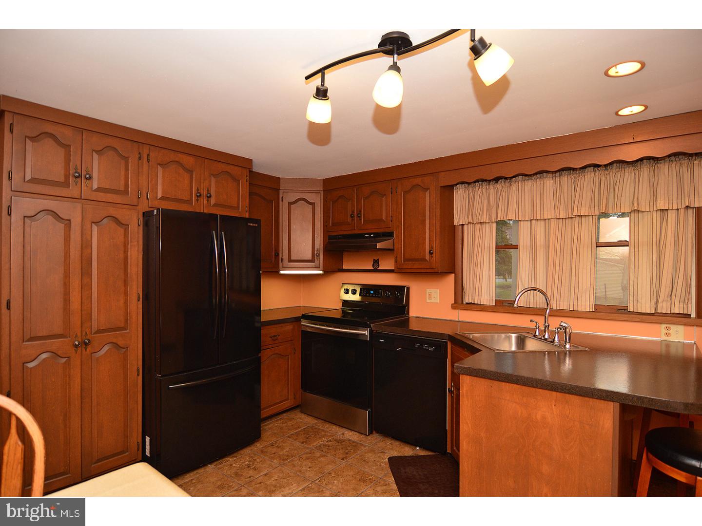 607 Clair Street Reading, PA 19607 - Photo 8 of 19