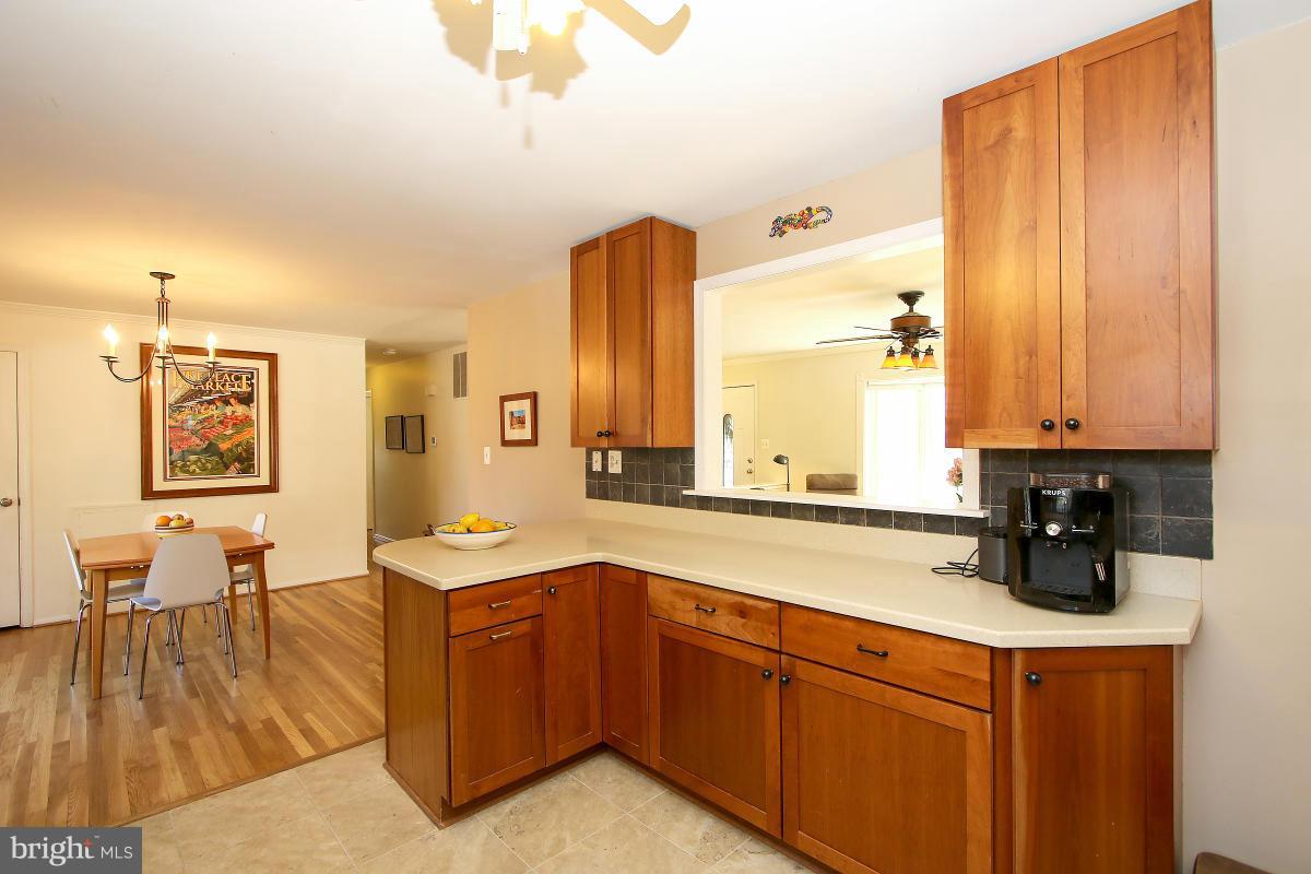 18719 Bloomfield Road Olney, MD 20832 - Photo 11 of 30 Kitchen