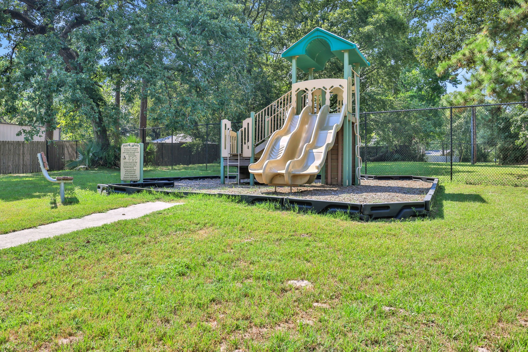 11 Peninsula Point Huntsville, TX 77340 - Photo 13 of 18 a front view of a house with garden