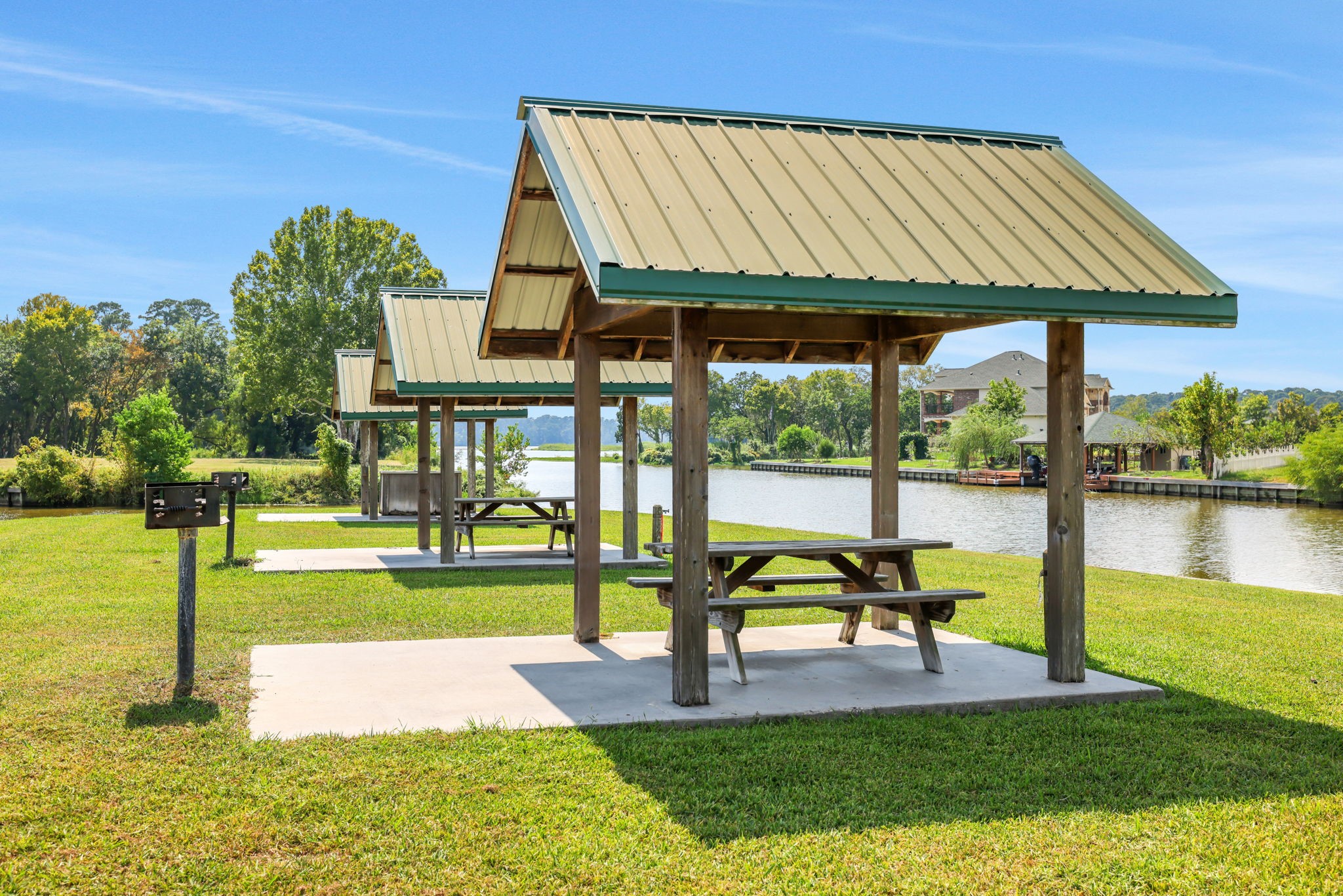 11 Peninsula Point Huntsville, TX 77340 - Photo 17 of 18 a patio with a table and chairs