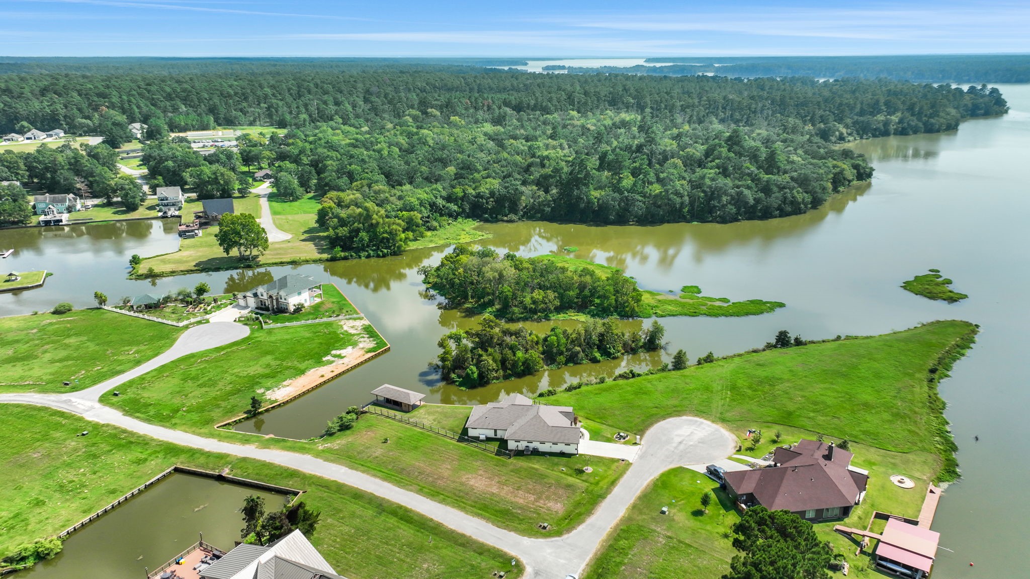 11 Peninsula Point Huntsville, TX 77340 - Photo 2 of 18