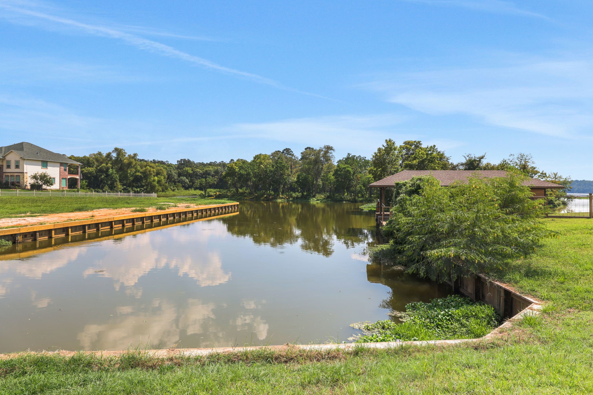 11 Peninsula Point Huntsville, TX 77340 - Photo 6 of 18 a view of a lake with a yard