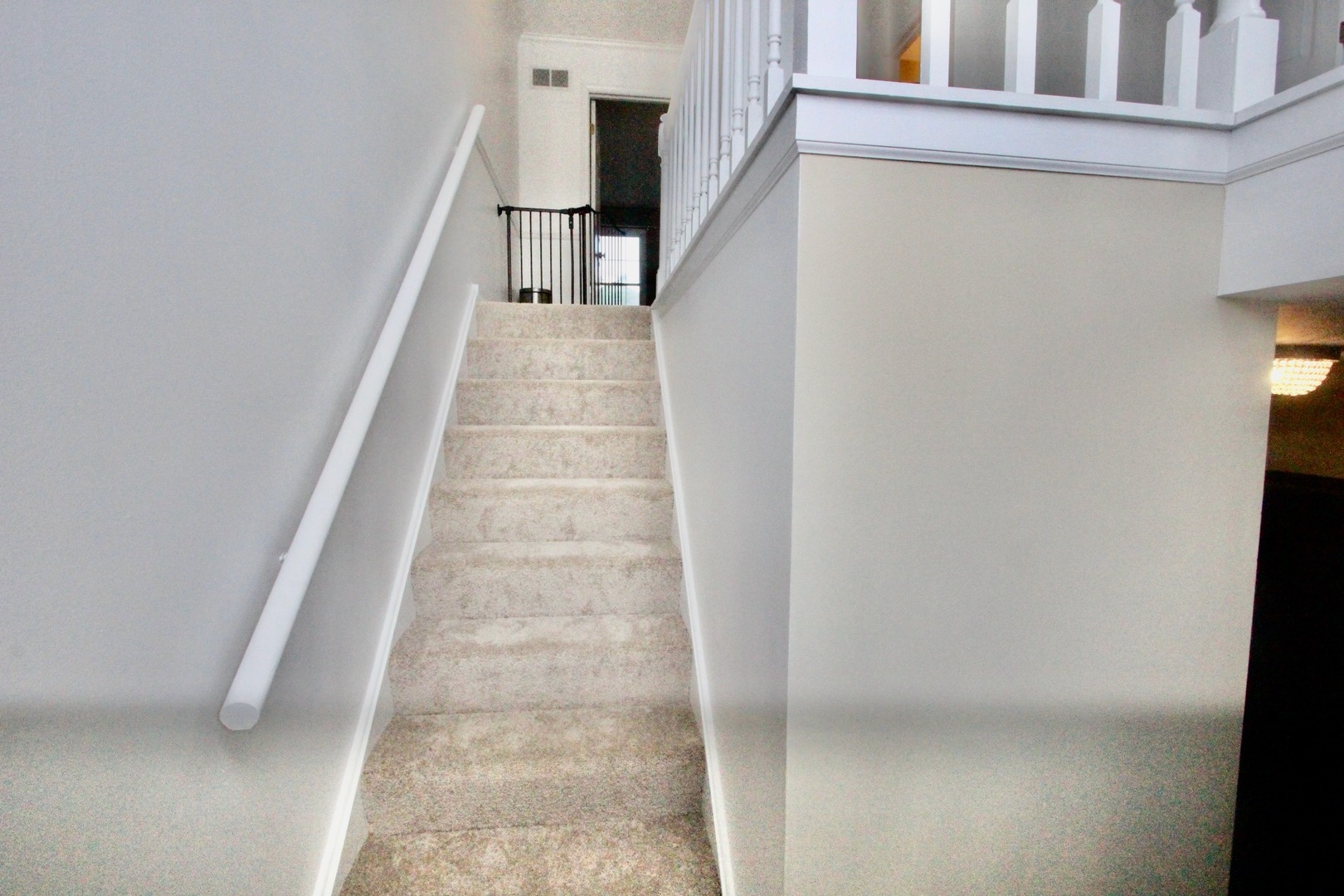 835 Suffield Square Lincolnshire, IL 60069 - Photo 19 of 44 a view of entryway